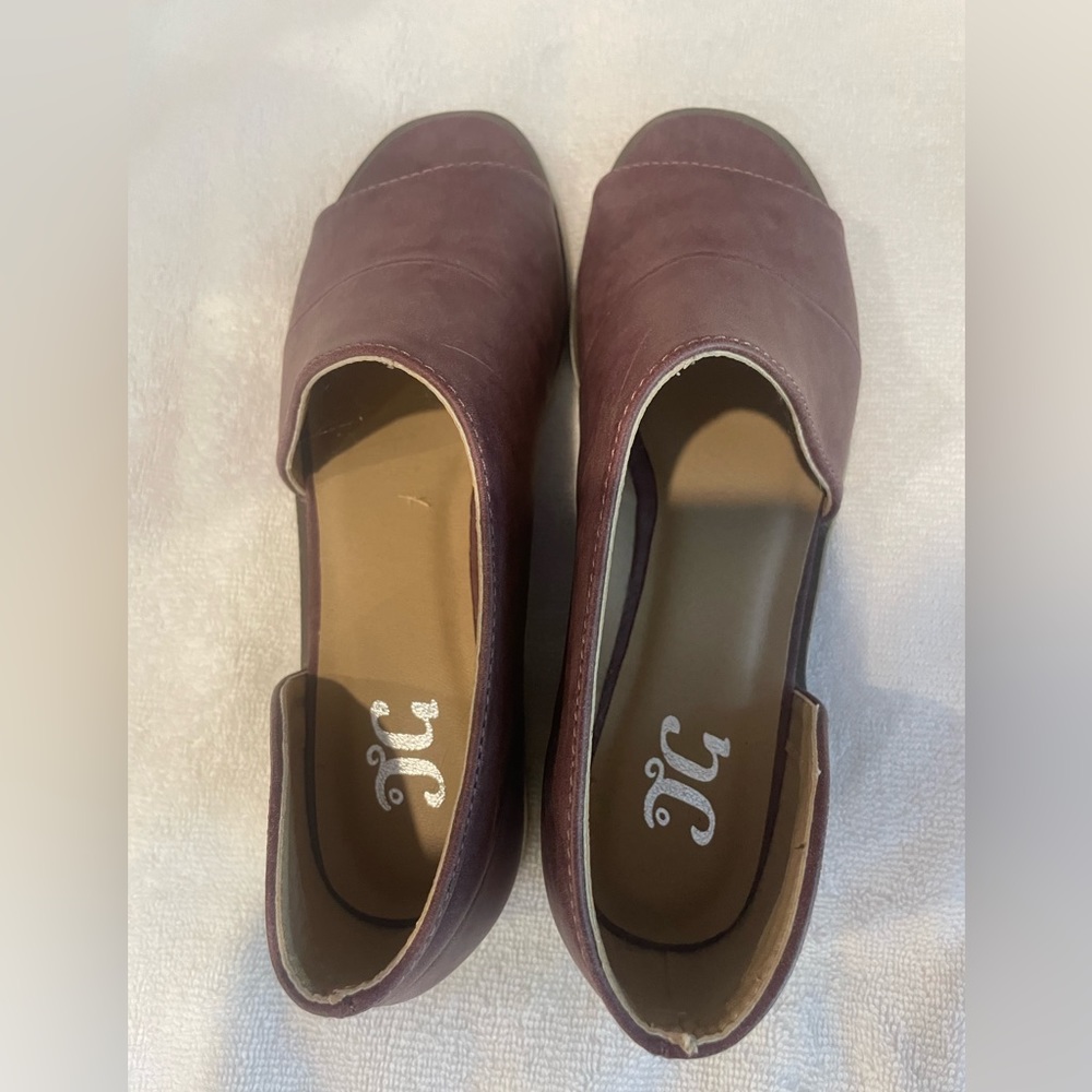 Burgundy flats size 7.5 great condition